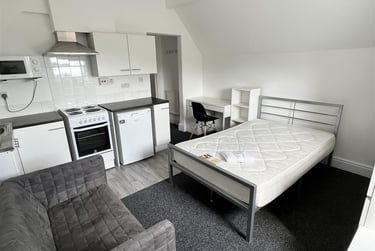 1 bed studio, 16 Eccles Old Road, City Centre, Salford, M67AF - Image 1
